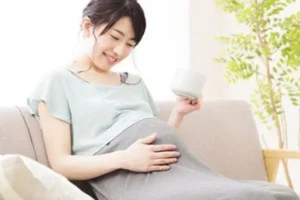 Bà bầu uống nước yến Sanest được không và có lợi ích gì?